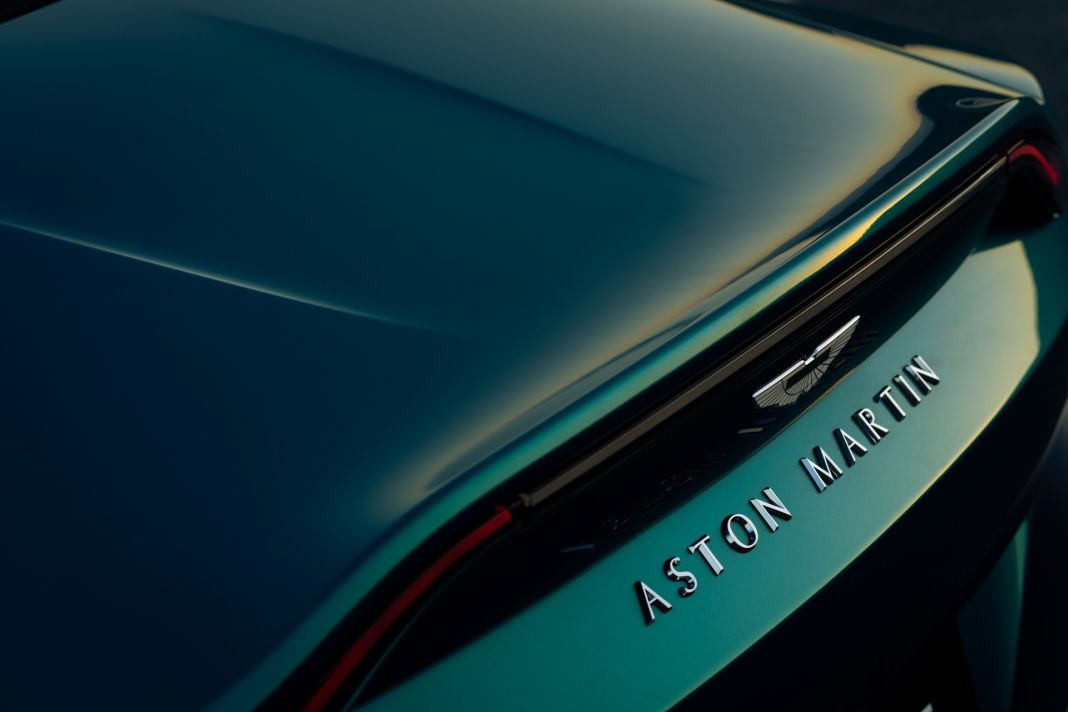 2023 Aston Martin V12 Vantage Roadster 00015 Motor16
