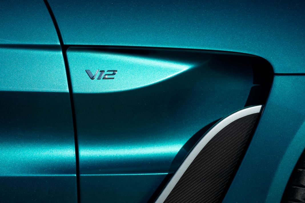 2023 Aston Martin V12 Vantage Roadster 00016 Motor16