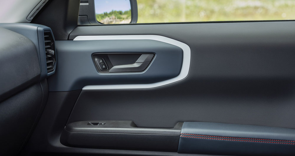 Aire retro para los Ford Bronco y Ford Bronco Sport en EE.UU. 28 Motor16 2023 Ford Bronco Sport Heritage Edition Robins Egg Blue 8 Motor16