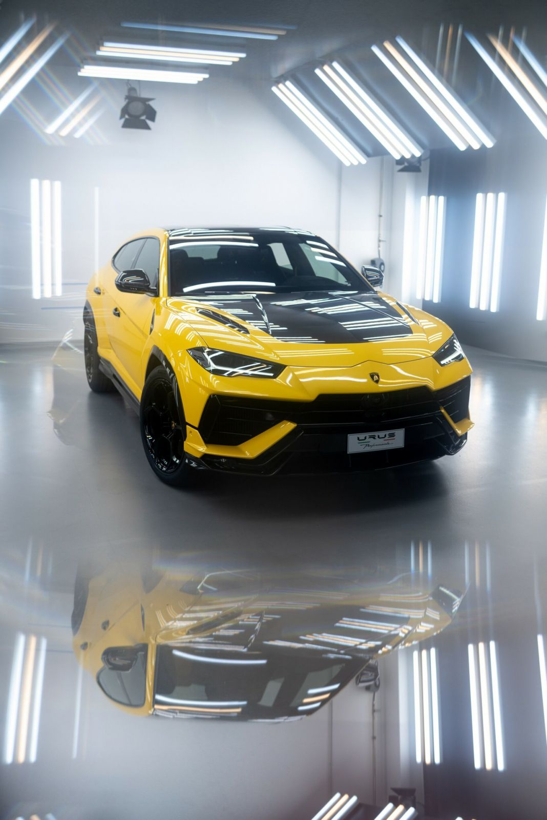 Lamborghini Urus Performance, el SUV de los futbolistas, aún más potente 8 Motor16 2023 Lamborghini Urus Performante 53 scaled 1 Motor16