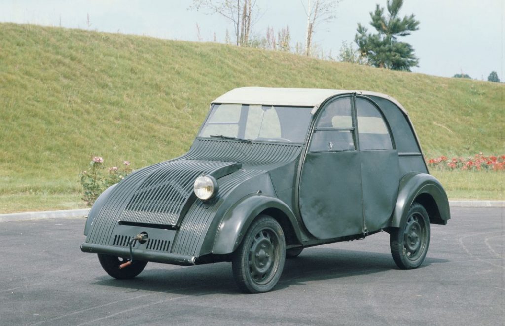 Citroën 2CV, un coche de leyenda 38 Motor16 Citroen 2CV 12 Motor16