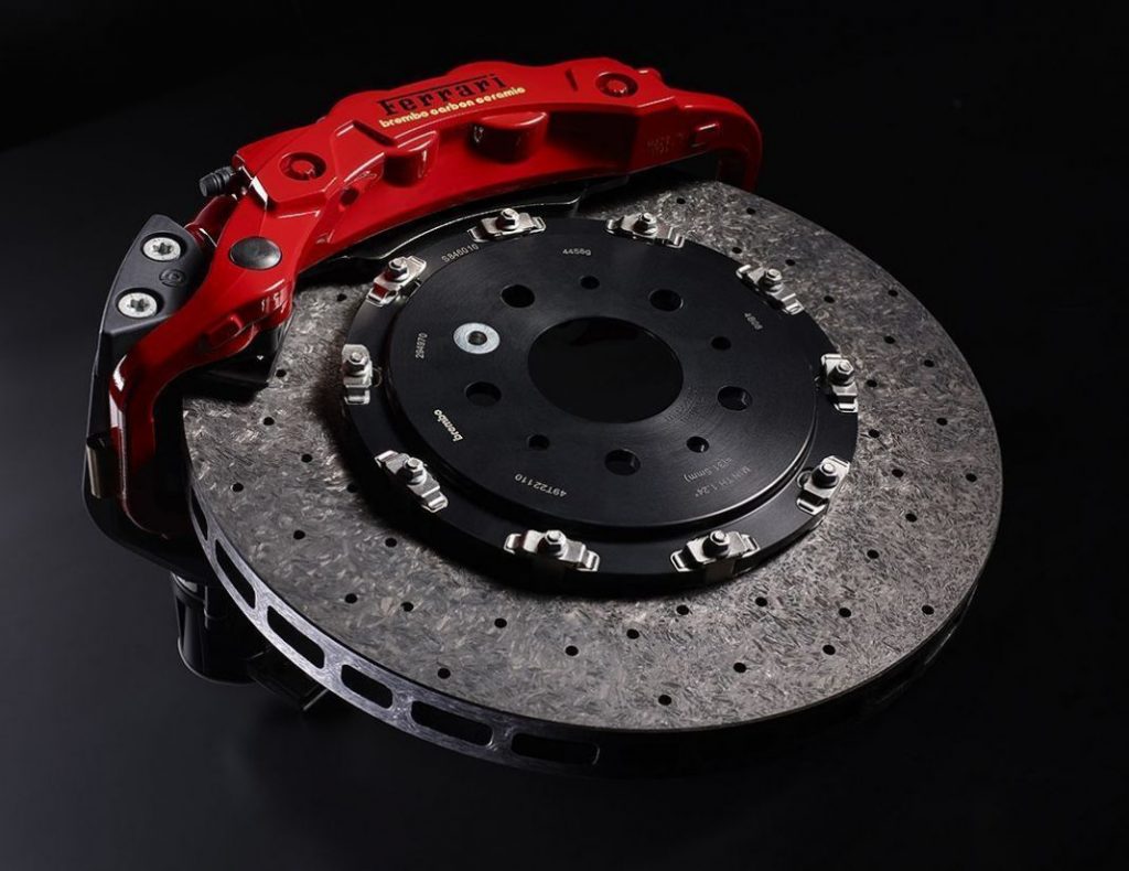 5 averías en tu coche que cuestan más de lo que ganas en un mes 162 Motor16 Disco y pinza de freno Ferrari