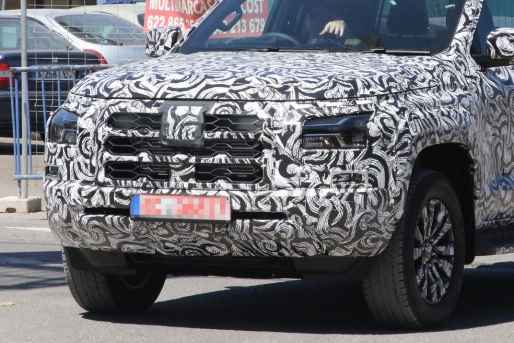 El Mitsubishi L200 va tomando forma… Y enseñando su cuerpo 2 Motor16 Mitsubishi L200.