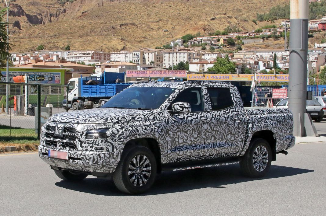 El Mitsubishi L200 va tomando forma… Y enseñando su cuerpo 8 Motor16 Mitsubishi L200 6 Motor16