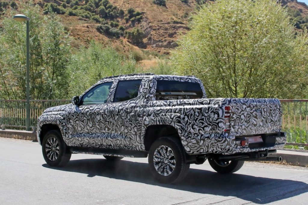 El Mitsubishi L200 va tomando forma… Y enseñando su cuerpo 1 Motor16 Mitsubishi L200.