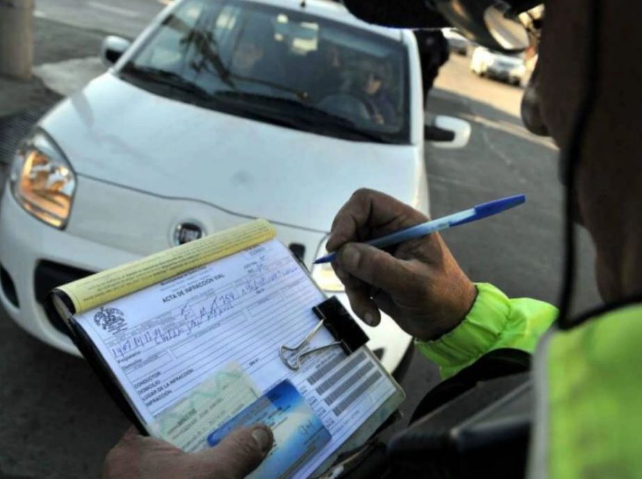 Los motivos por los que la DGT te puede multar incluso estando aparcado 71 Motor16 dgt multa sin seguro estando parado