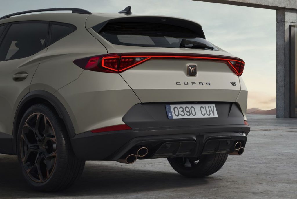 Vitamina Manhart para el Cupra Formentor VZ5 2 Motor16 2023 Cupra Formentor VZ5. Imagen detalle trasera.