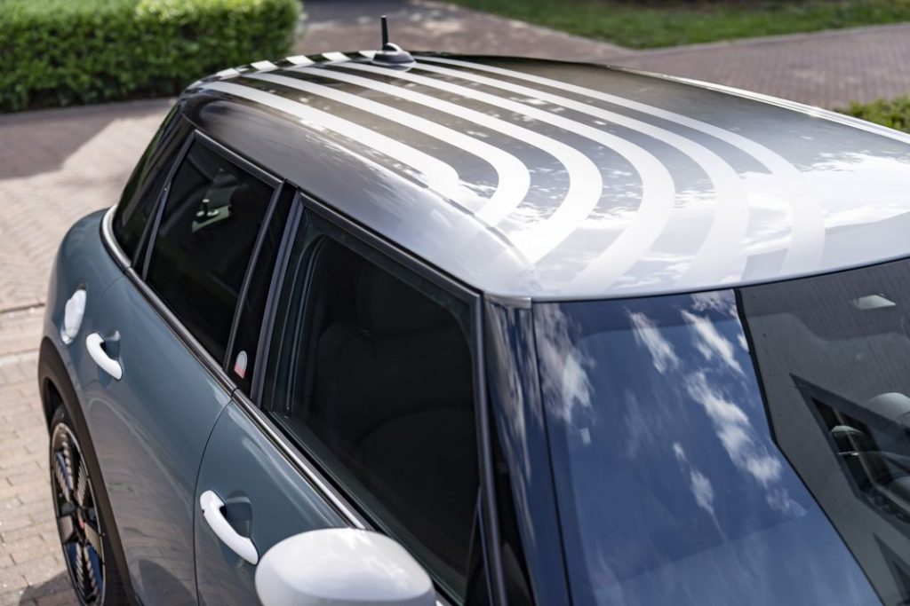 Nuevo Mini Multitone Edition, el arcoiris llega a tu coche 1 Motor16 Mini Multitone Edition