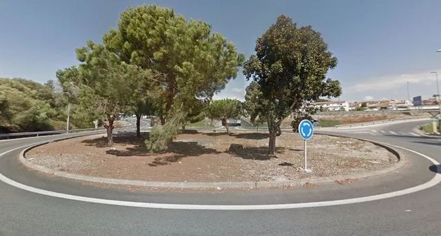¿Puedo salir de una rotonda desde los carriles interiores? La DGT lo deja claro 10 Motor16 Rotonda de Cadiz Motor16