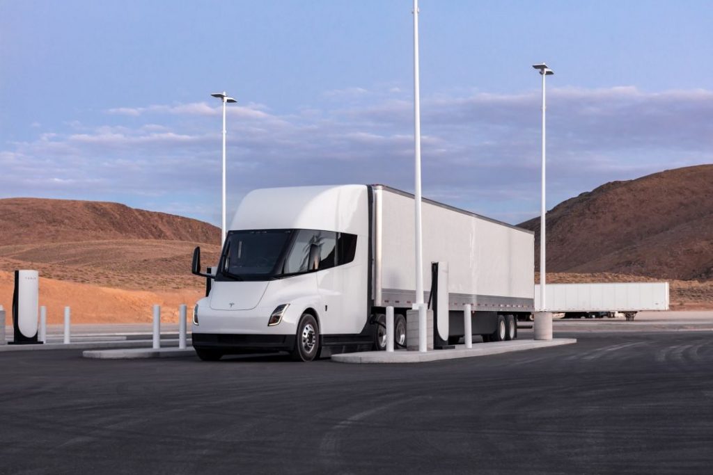 Novedades estéticas y mecánicas para el camión de gran tonelaje Tesla, el Semi 1 Motor16 Tesla Semi