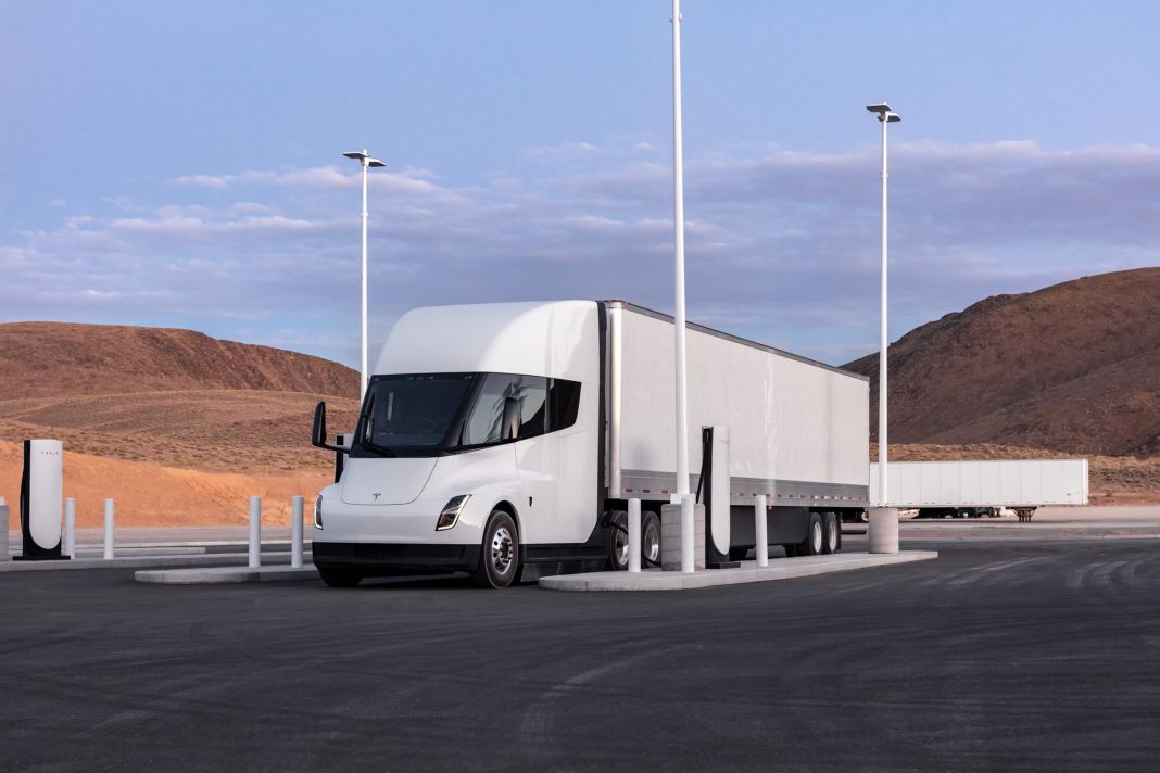 Novedades estéticas y mecánicas para el camión de gran tonelaje Tesla, el Semi 12 Motor16 Tesla Semi