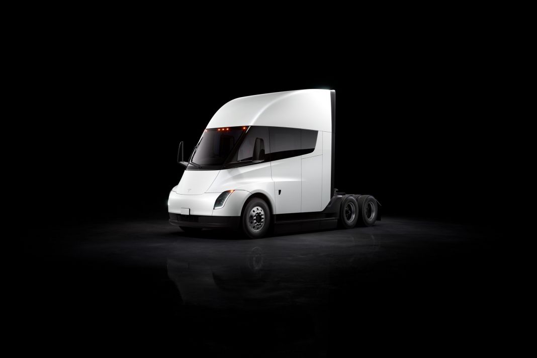 Novedades estéticas y mecánicas para el camión de gran tonelaje Tesla, el Semi 9 Motor16 Tesla Semi 8 Motor16