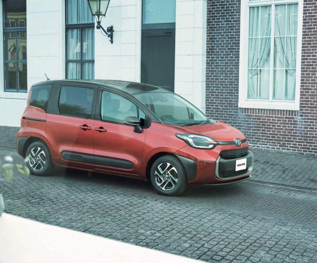 Toyota Sienta, un híbrido para 'sentar' hasta siete ocupantes 10 Motor16 Toyota Sienta Exterior 7 1 Motor16