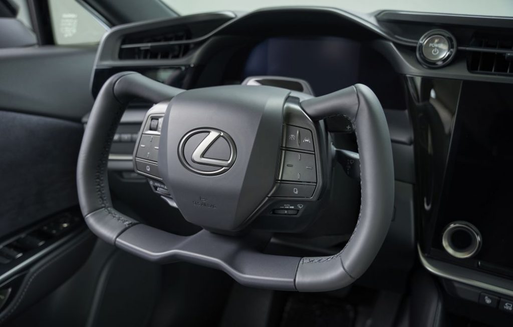 Volante Lexus RZ 450e