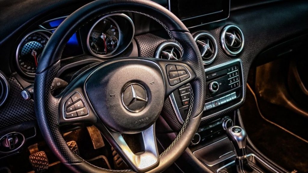 Los mejores productos caseros para limpiar el volante de tu coche 101 Motor16 Volante multifunción