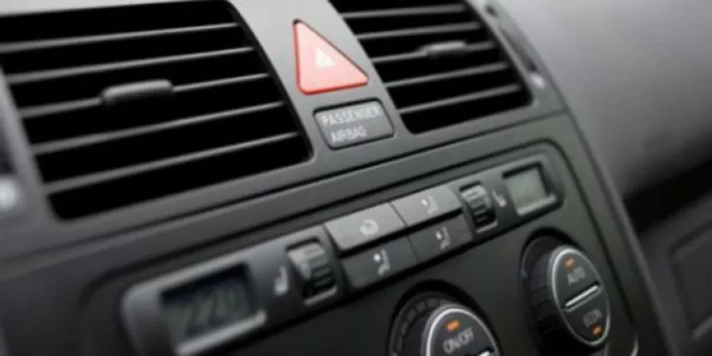 Encender la calefacción en plena ola de calor tiene su lógica. Lo aseguran los mecánicos 54 Motor16 Uso excesivo del AC perjudica el nivel de gasolina