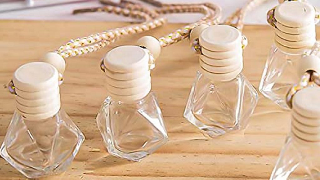 El ambientador para tu coche más caro del mundo 139 Motor16 Botella colgante de madera