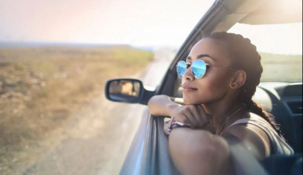 La manera más sencilla de enfriar tu coche sin usar el aire acondicionado 84 Motor16 Abrir las ventanas para el calor