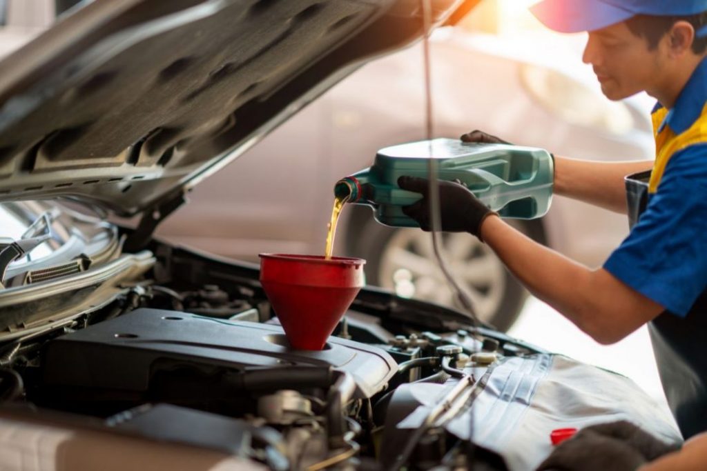Cómo saber cuándo debes cambiar el aceite de tu coche