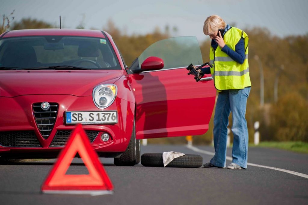 Cómo cambiar las ruedas del coche paso a paso 1 Motor16 cambio ruedas coche1 1 Motor16