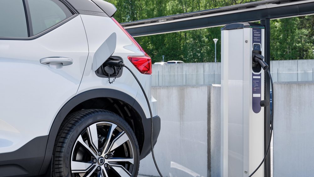 ¿Gasolina, diésel, híbrido o eléctrico? La OCU calcula a partir de cuántos kilómetros compensa uno u otro 1 Motor16 cargadores