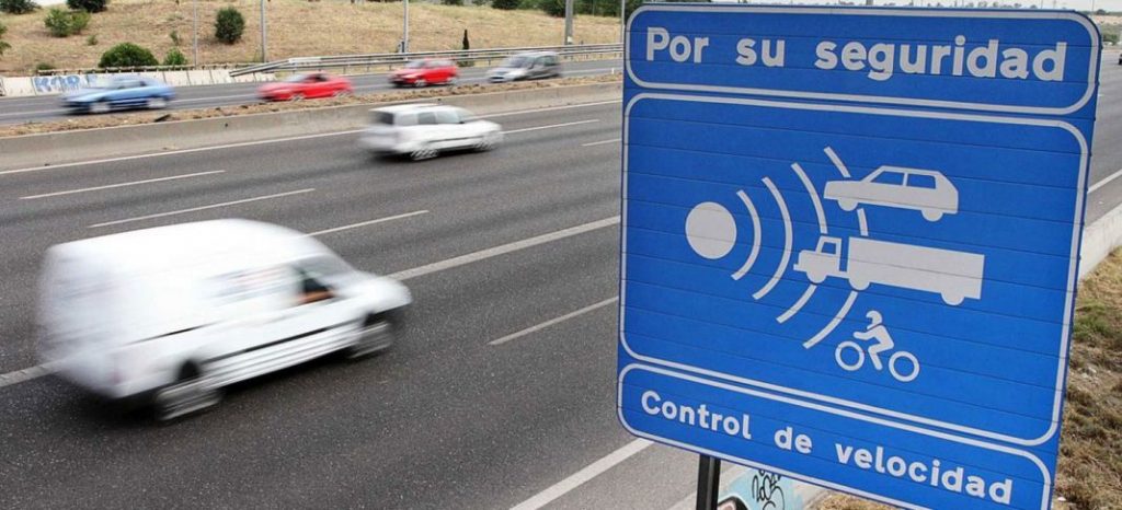 Esta es la multa que más pone la DGT en las autopistas 146 Motor16 cartel velocidad Motor16