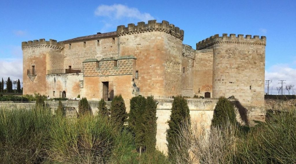 Restaurantes a los que solo puedes entrar en coche 100 Motor16 Ve en tu coche al Castillo del Buen Amor