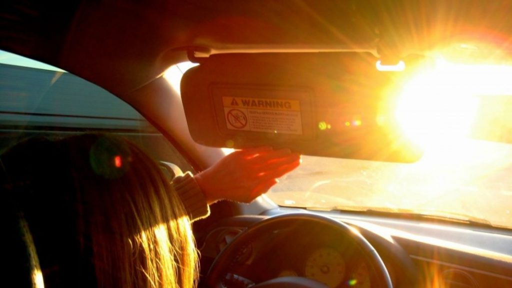 10 cosas que no puedes dejar dentro de tu coche en verano