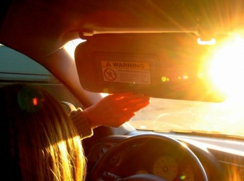10 cosas que no puedes dejar dentro de tu coche en verano