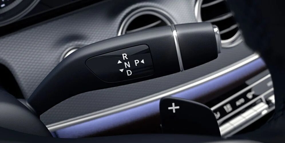 La única forma correcta de aparcar tu coche automático y no destrozar su caja de cambios 87 Motor16 Con levas