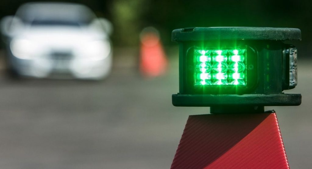 Adelantar por la derecha no está prohibido, pero solo en estos tres casos 177 Motor16 conos inteligentes