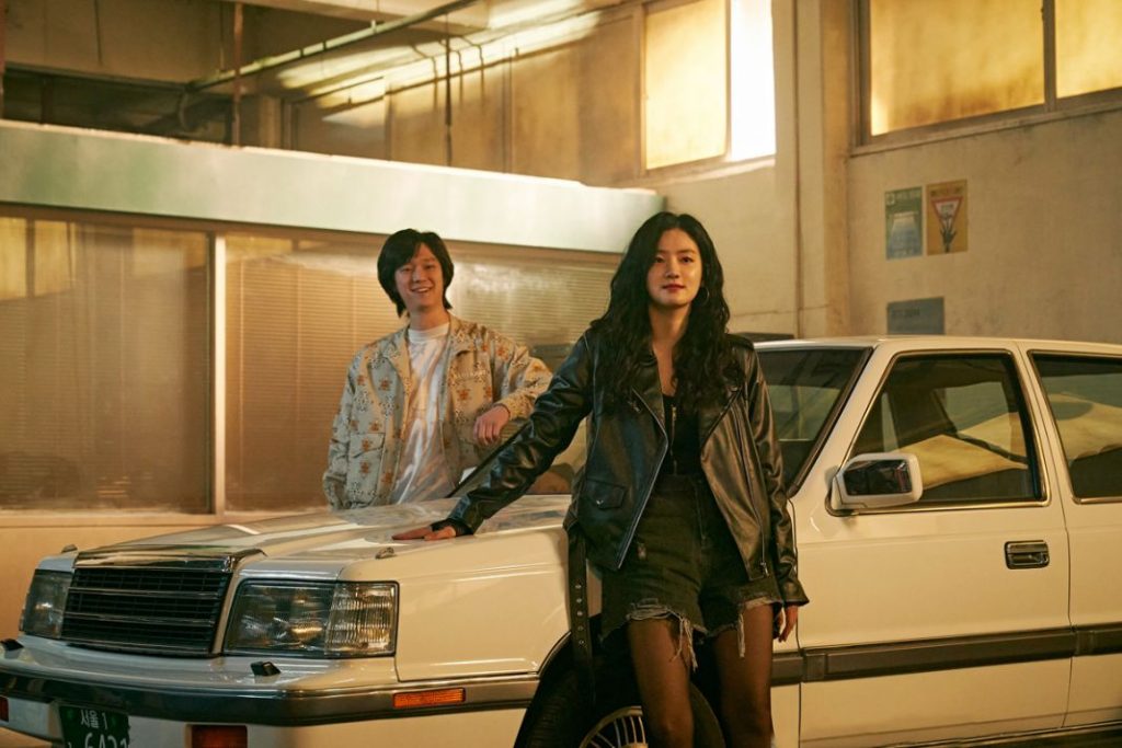 Los coches retro de Hyundai debutan en Netflix 1 Motor16 Primera generación del Hyundai Azera en la película.
