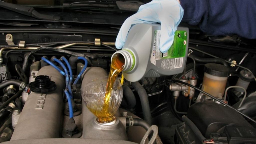 Cómo saber cuándo debes cambiar el aceite de tu coche 66 Motor16 Importancia
