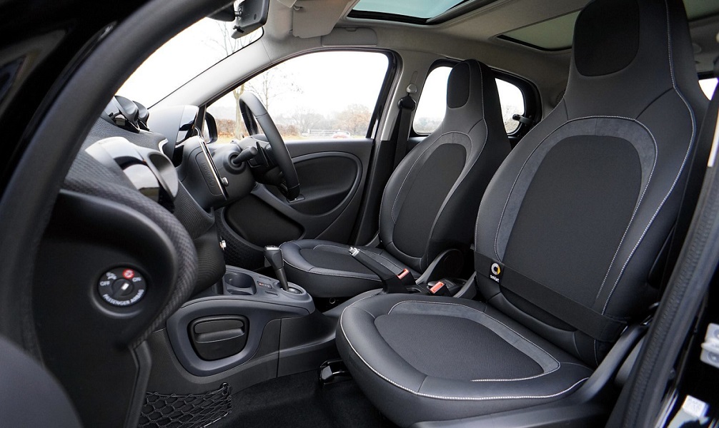 No arruines tus vacaciones: Jamás cargues así el maletero de tu coche si no quieres sufrir las consecuencias 3 Motor16 interior coche