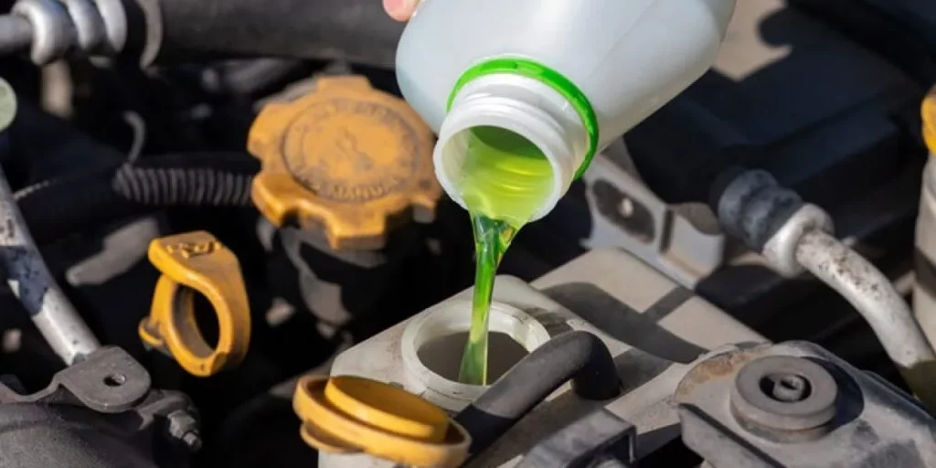 8 puntos del coche que tu mismo puedes revisar y ahorrarte una puesta a punto en el taller 169 Motor16 ¿Sabes las diferencias que hay entre líquido anticongelante y líquido refrigerante?