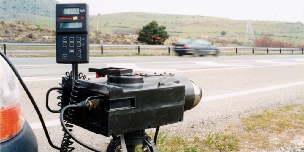 Frenar antes de un radar: ¿me puedo librar de una multa? 167 Motor16 Este es el tiempo que tarda una multa de radar en llegarte a casa