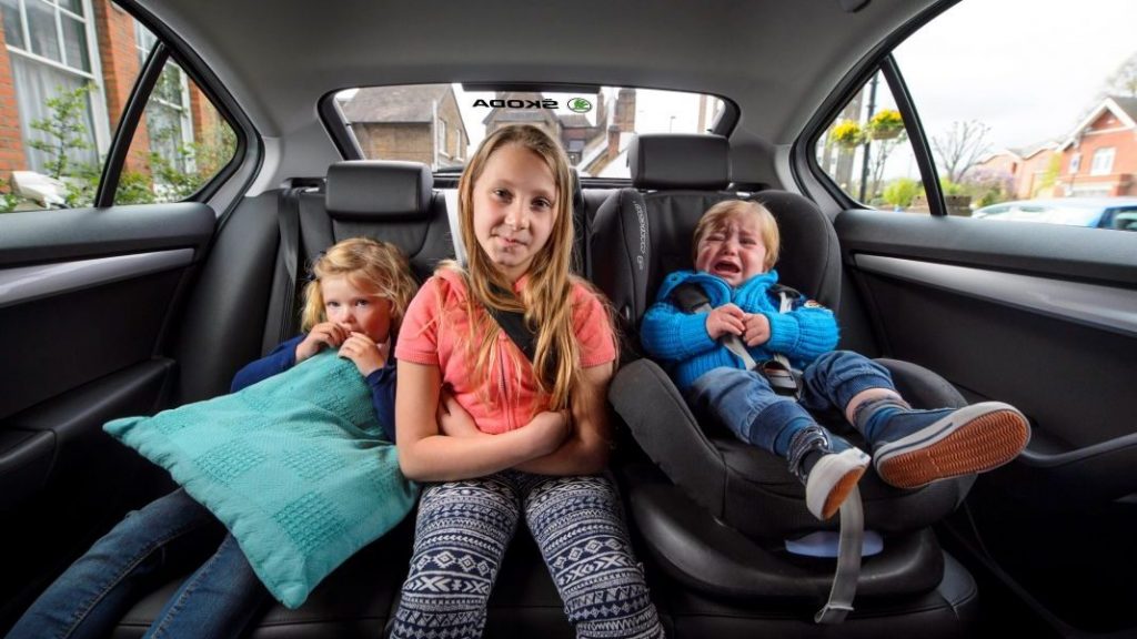 niños ene l coche