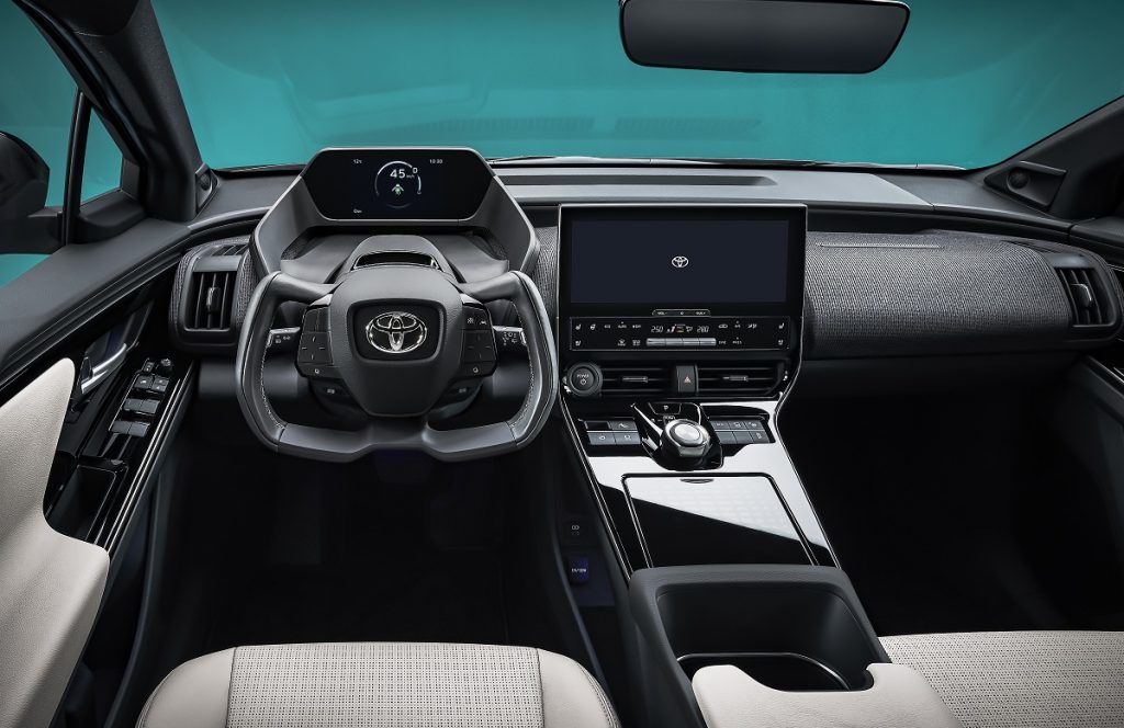 La razón por la que los coches nuevos tienen un volante tan pequeño como el del Coche Fantástico 5 Motor16 Volante Toyota