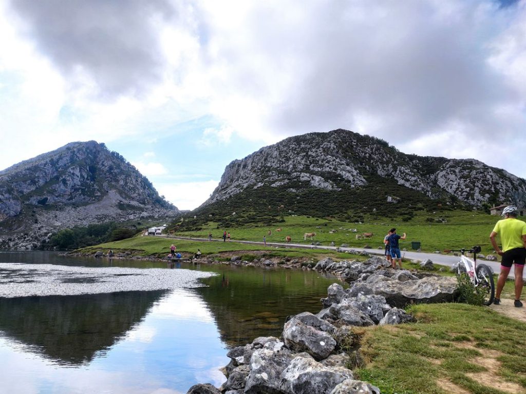 Estas son las rutas en coche favoritas en Instagram 16 Motor16 1200lago enol lagos covadonga picos europa Motor16