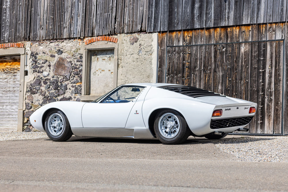 Un Lamborghini Miura con el motor 'equivocado' que será muy caro 7 Motor16 1968 Lamborghini Miura P400 2 Motor16