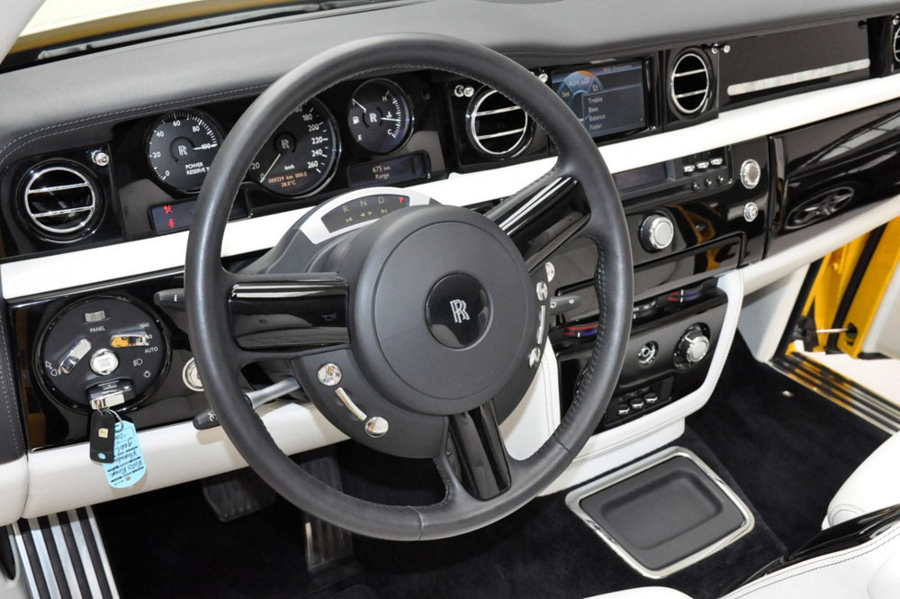 El Rolls-Royce Phantom menos discreto del mundo se vende 13 Motor16 2008 Rolls Royce Phantom Banana 17 Motor16