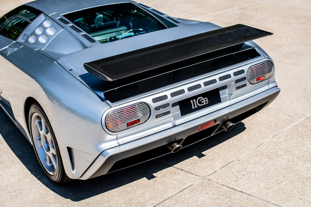 El último Bugatti Centodieci posa con su antepasado, el EB110 19 Motor16 2022 Bugatti EB110SS y Bugatti Centodieci 17 Motor16