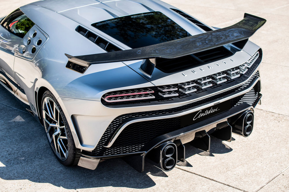 El último Bugatti Centodieci posa con su antepasado, el EB110 20 Motor16 2022 Bugatti EB110SS y Bugatti Centodieci 18 Motor16