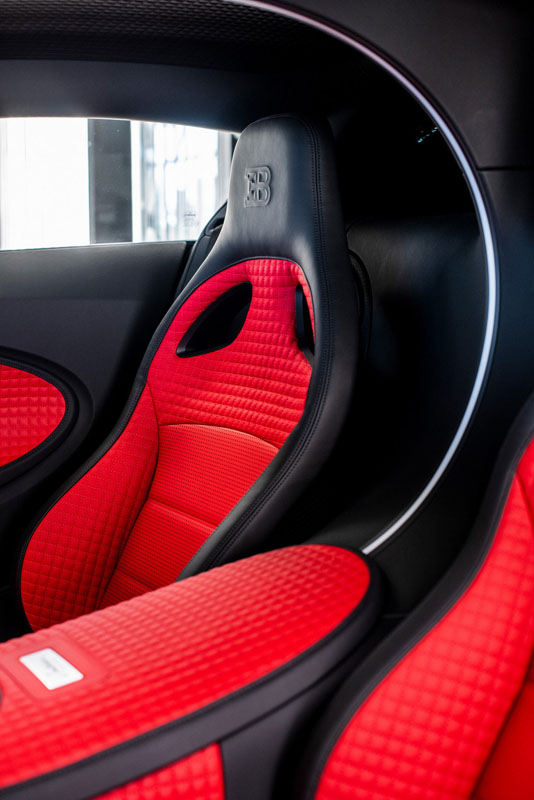 El último Bugatti Centodieci posa con su antepasado, el EB110 24 Motor16 2022 Bugatti EB110SS y Bugatti Centodieci 22 Motor16