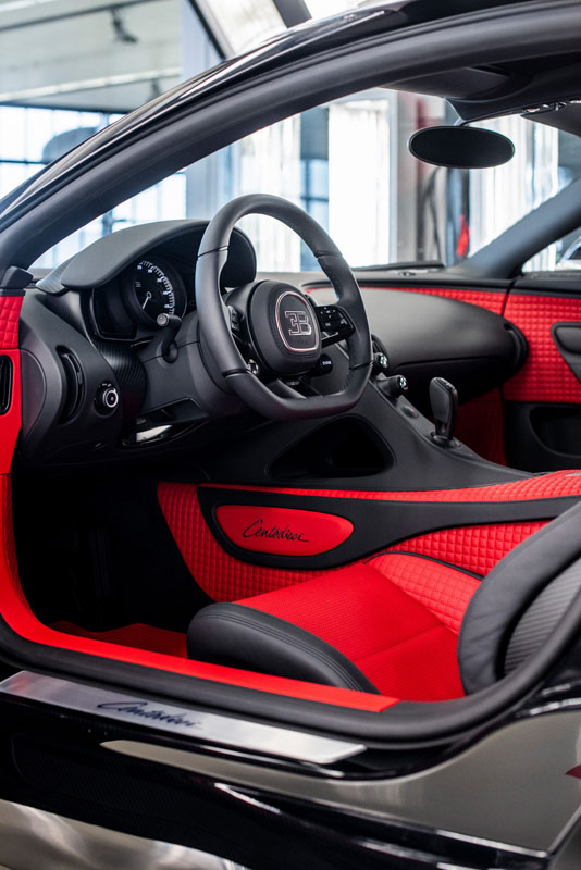 El último Bugatti Centodieci posa con su antepasado, el EB110 26 Motor16 2022 Bugatti EB110SS y Bugatti Centodieci 24 Motor16