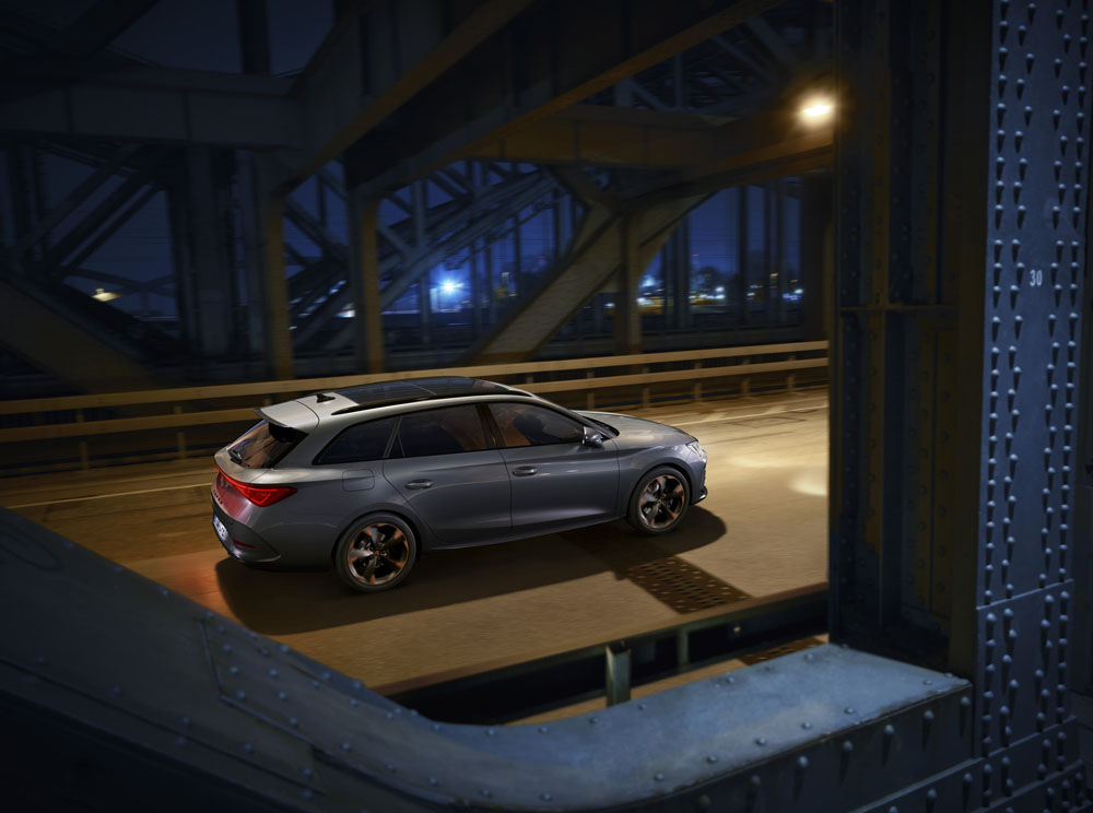 Llegan las nuevas versiones 'light' del Cupra León 1 Motor16 Cupra León 1.5 TSI. Imagen Sportourer.