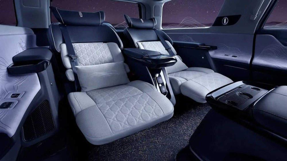 Lincoln Navigator One. Imagen asientos traseros.