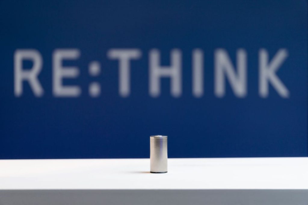 BMW promete un 30% más de autonomía en sus eléctricos gracias a estas baterías 2 Motor16 Batería BMW Neue Klasse para 2025. Imagen detalle.