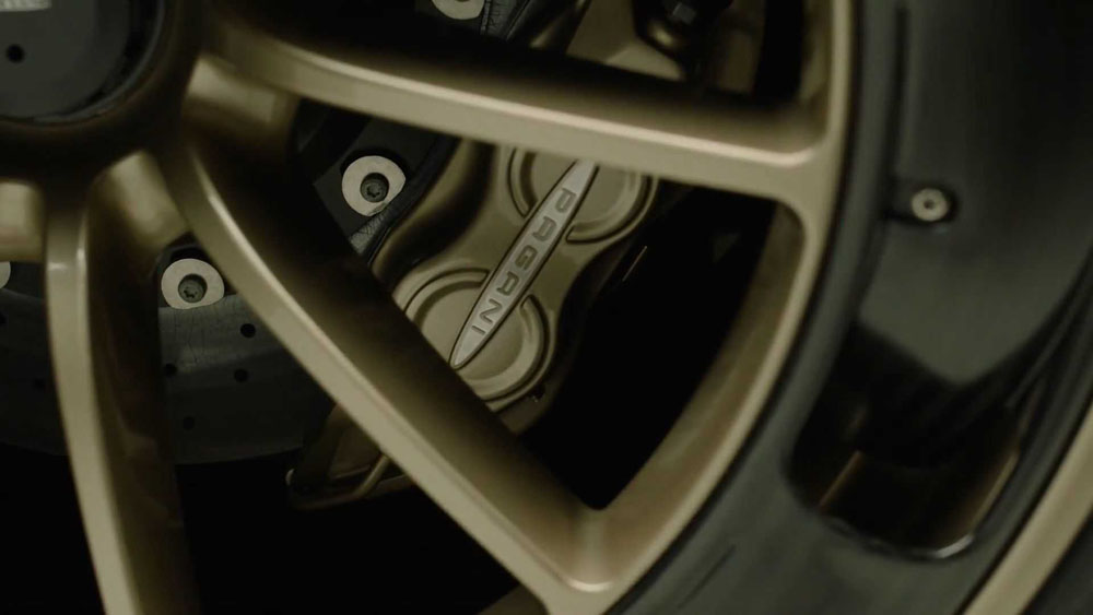 2022 pagani c10 teaser 6 Motor16