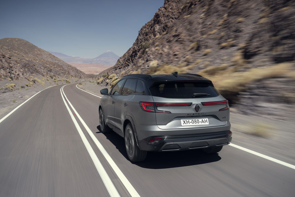 El nuevo Renault Austral ya está a la venta desde 30.900 euros 2 Motor16 Renault Austral. Imagen movimiento trasera.